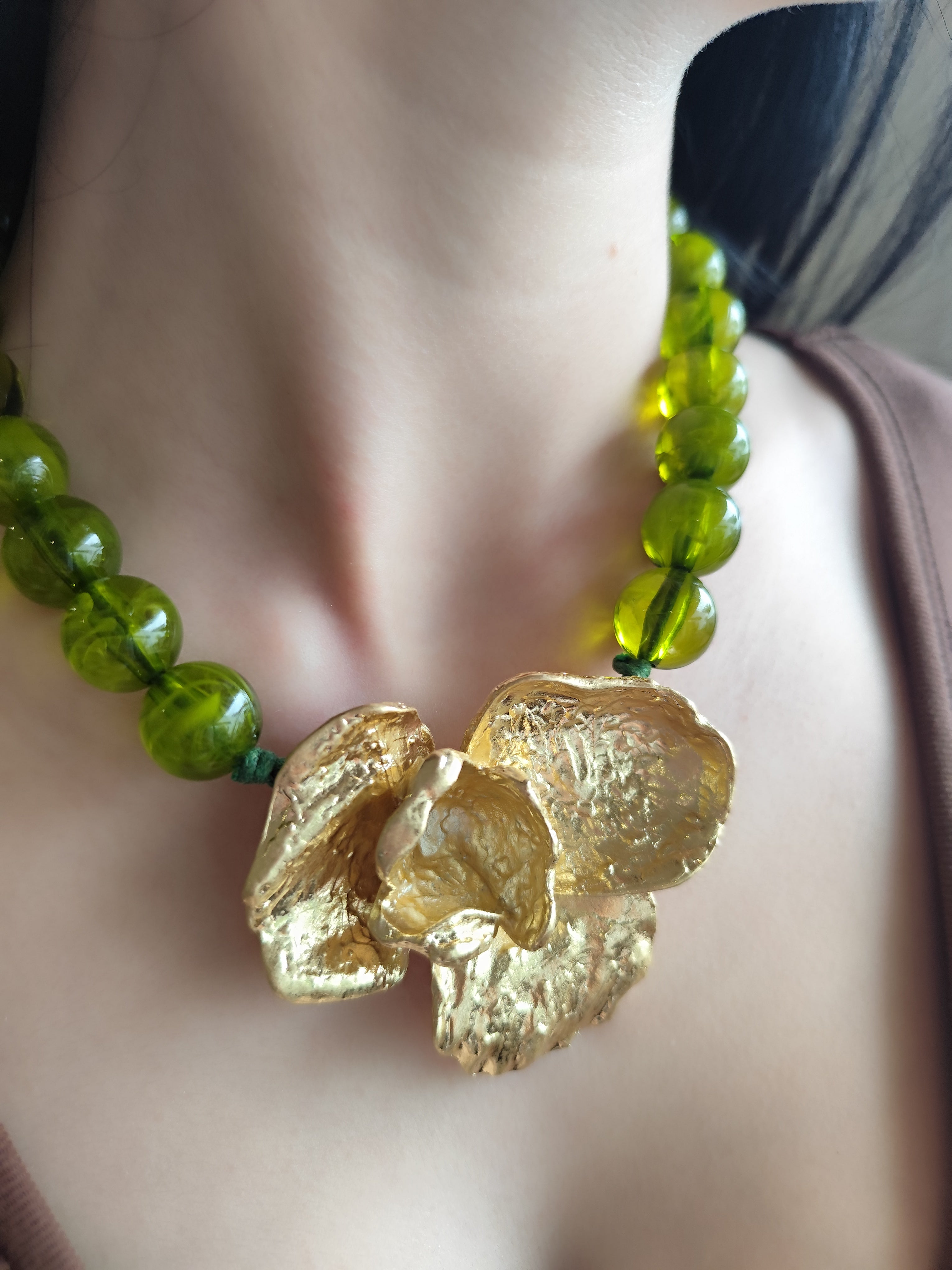 Colar Flor Dourada Verde