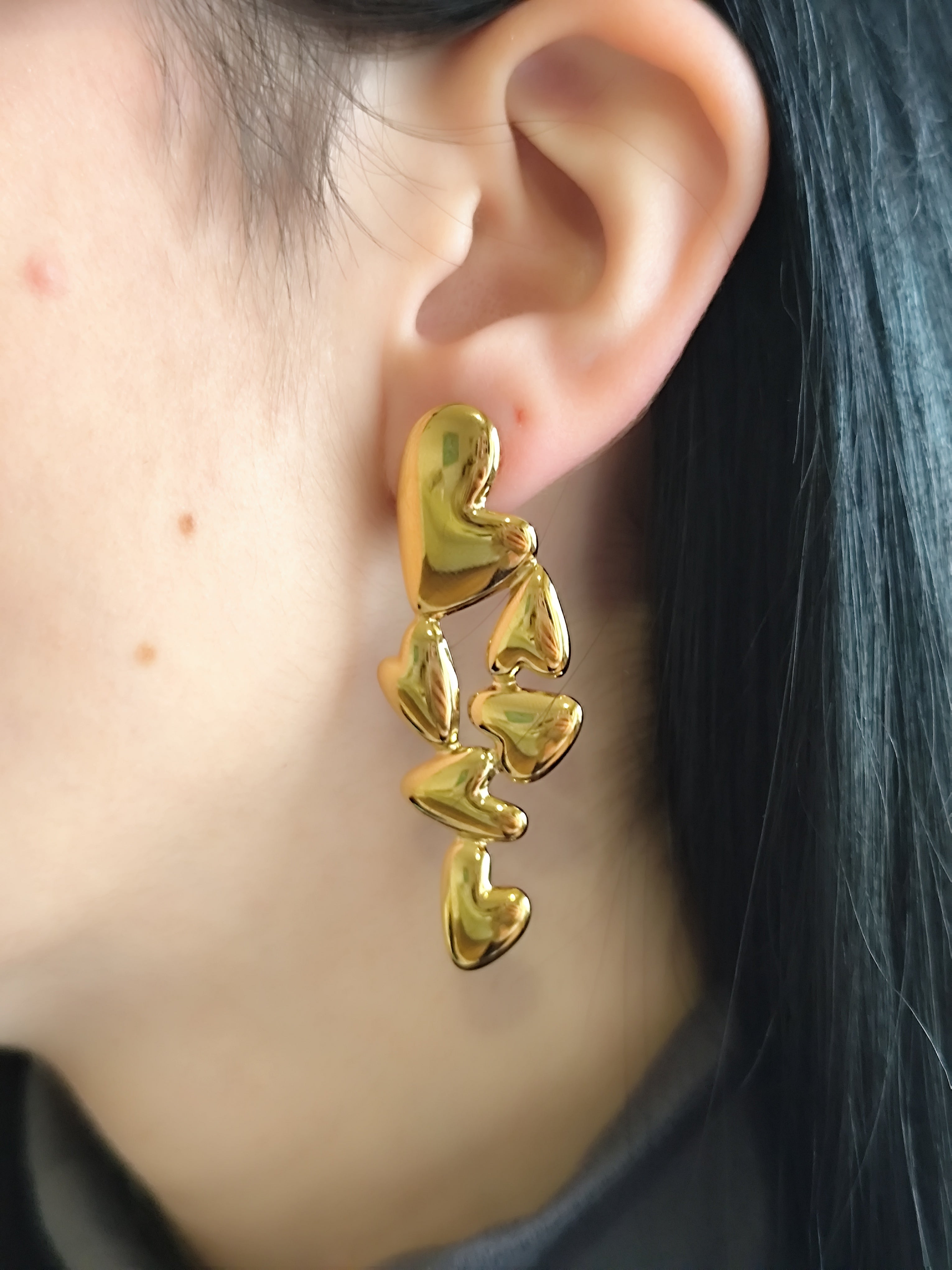 Brincos Corações em Cascata