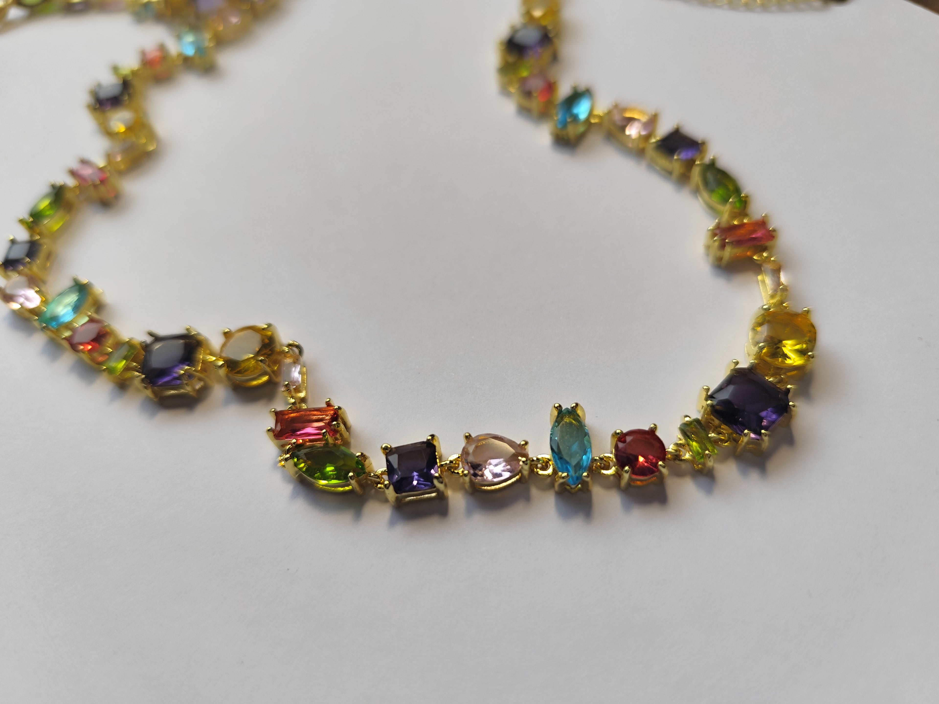 Colar Arco-Íris Dourado