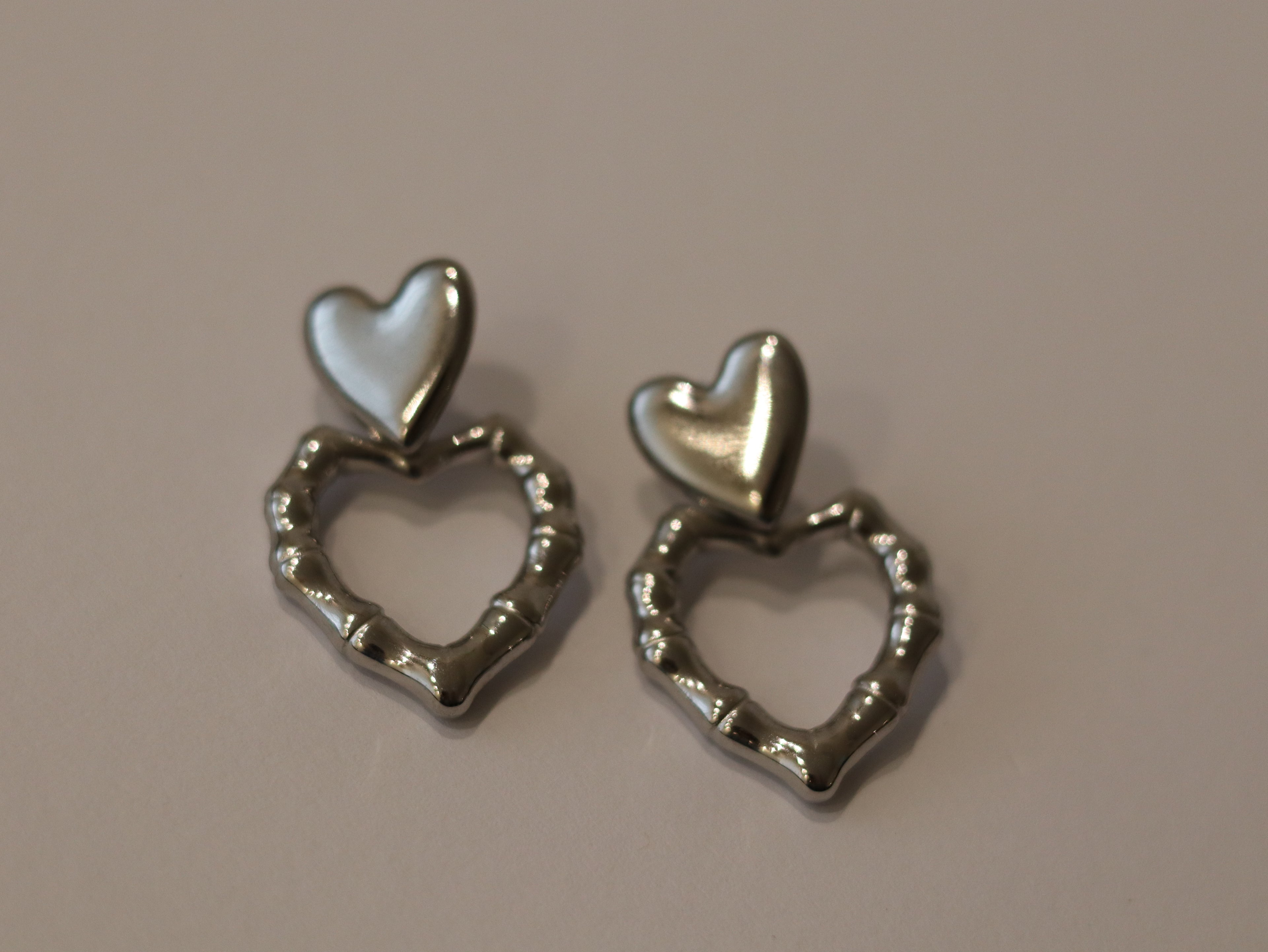 Brincos Coração Duplo Prateado