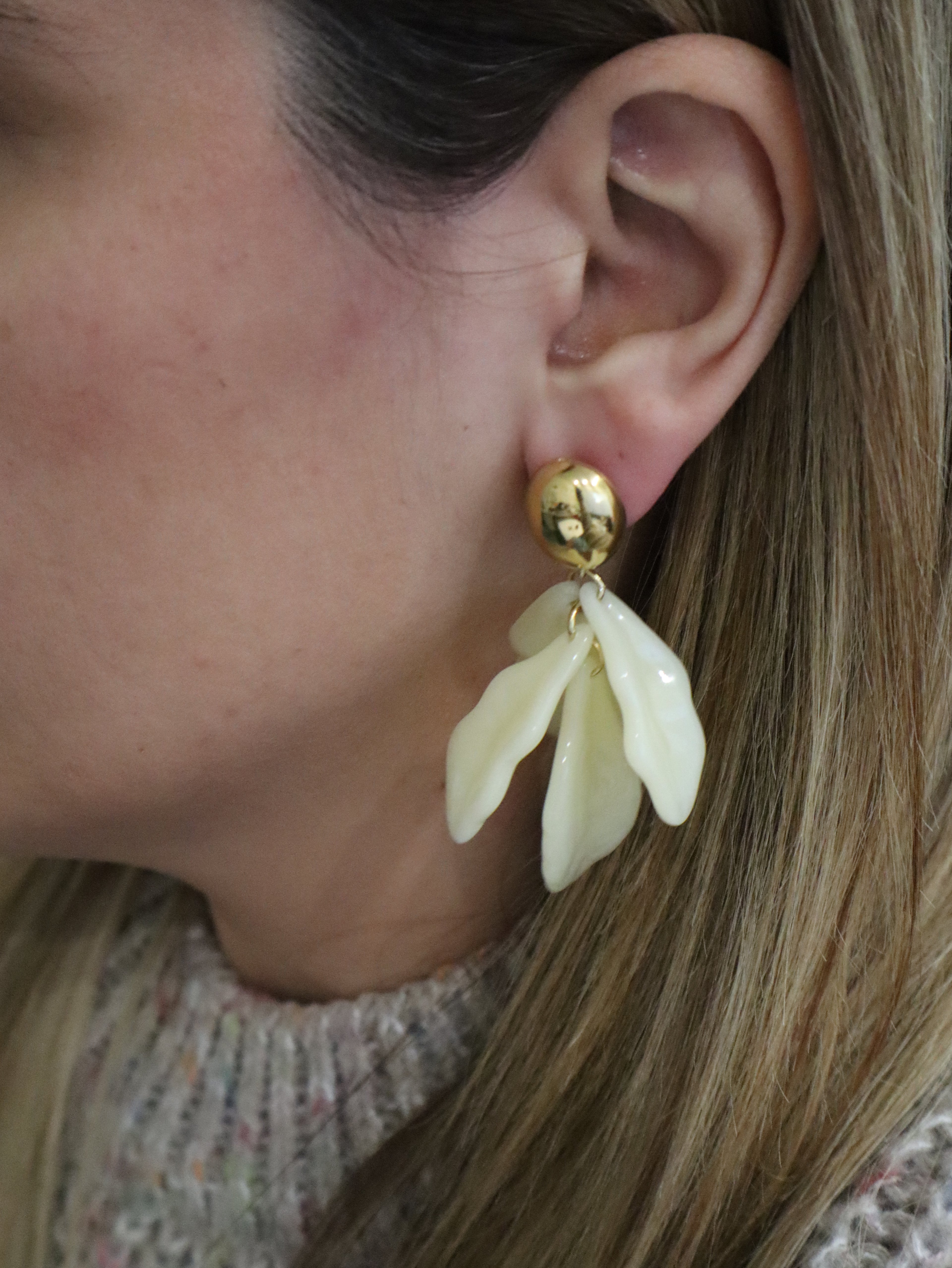 Brincos Pétalas Douradas