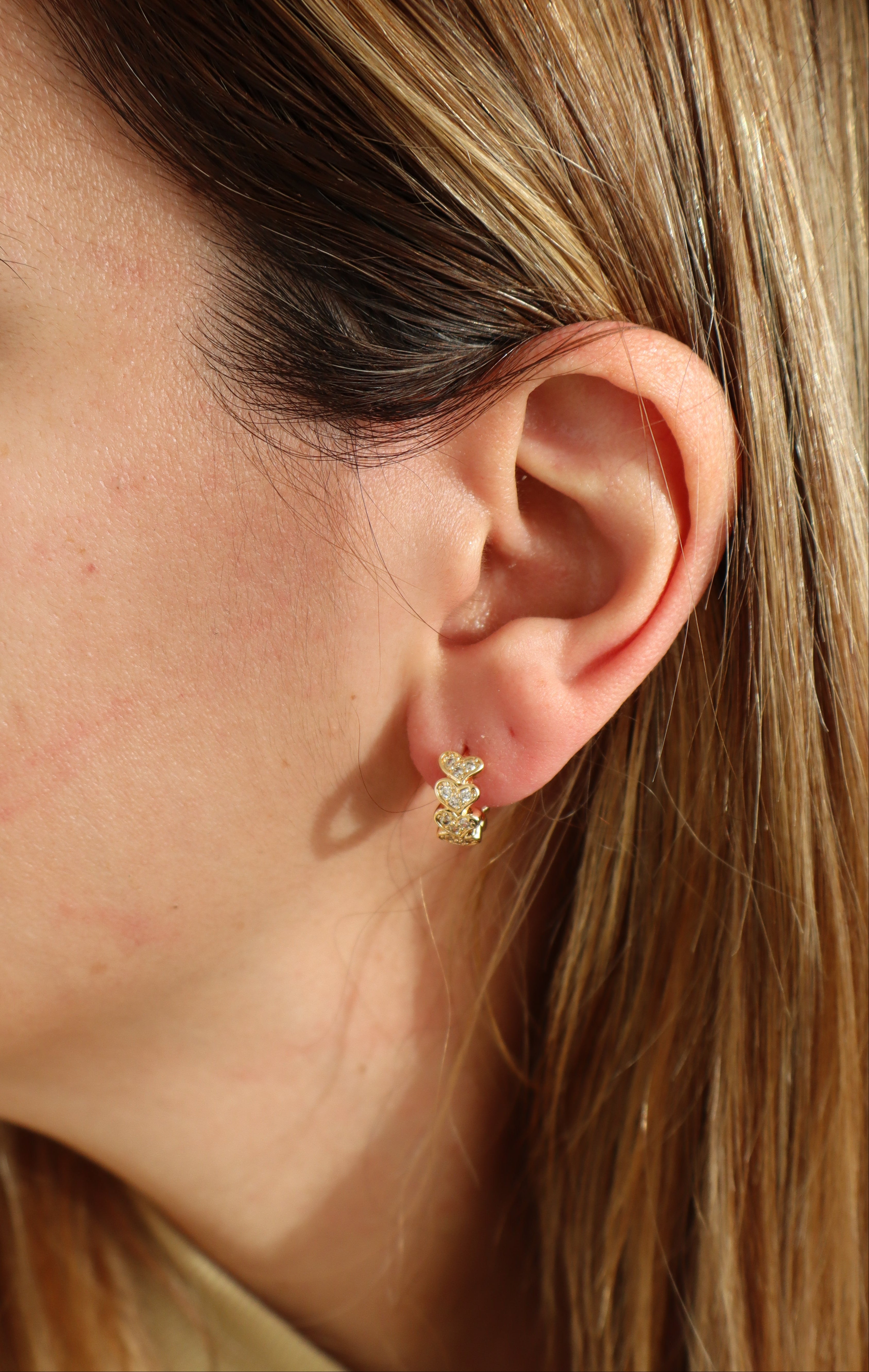 Argolas Corações Brilho Dourado