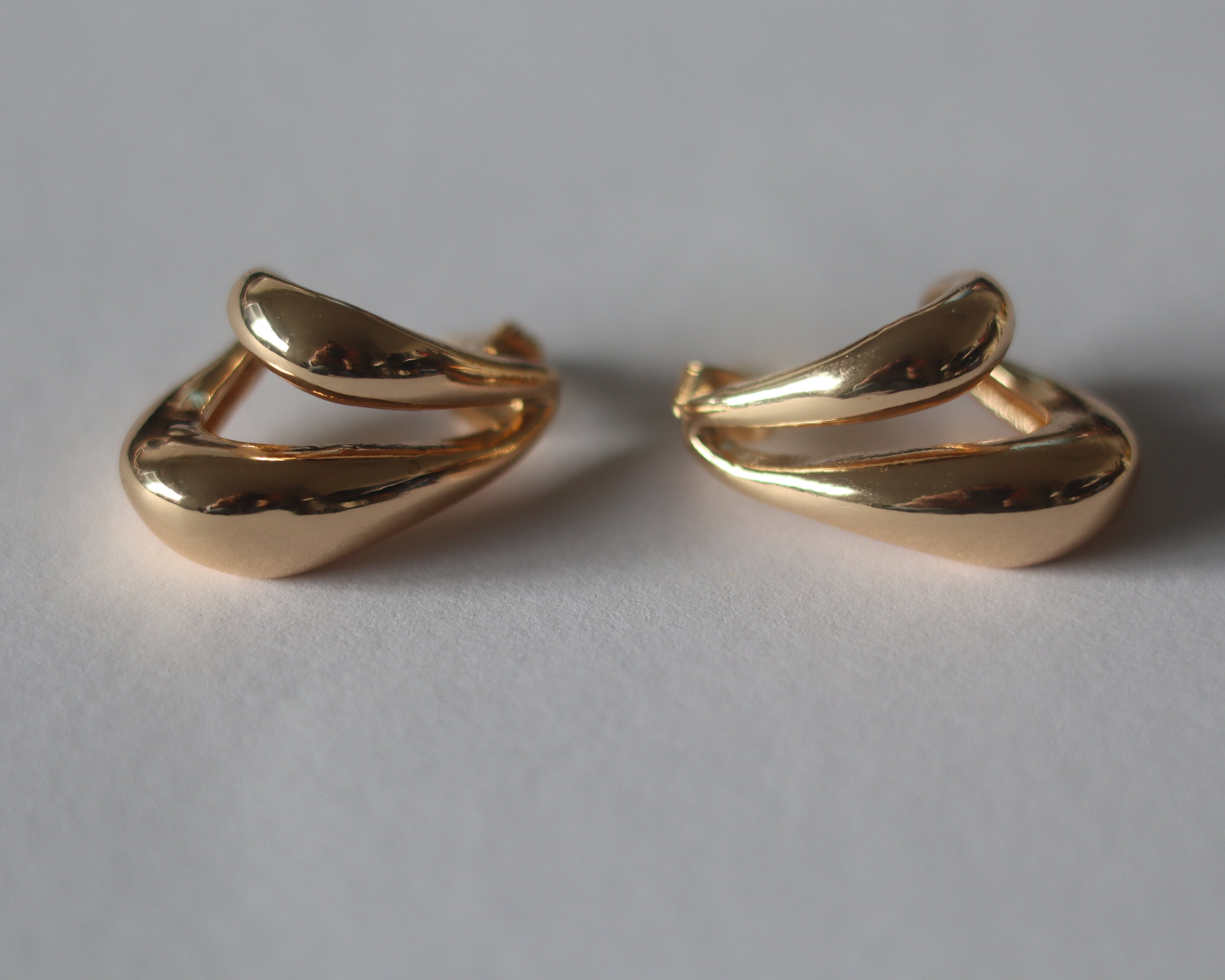 Brincos Dourado Esculpido