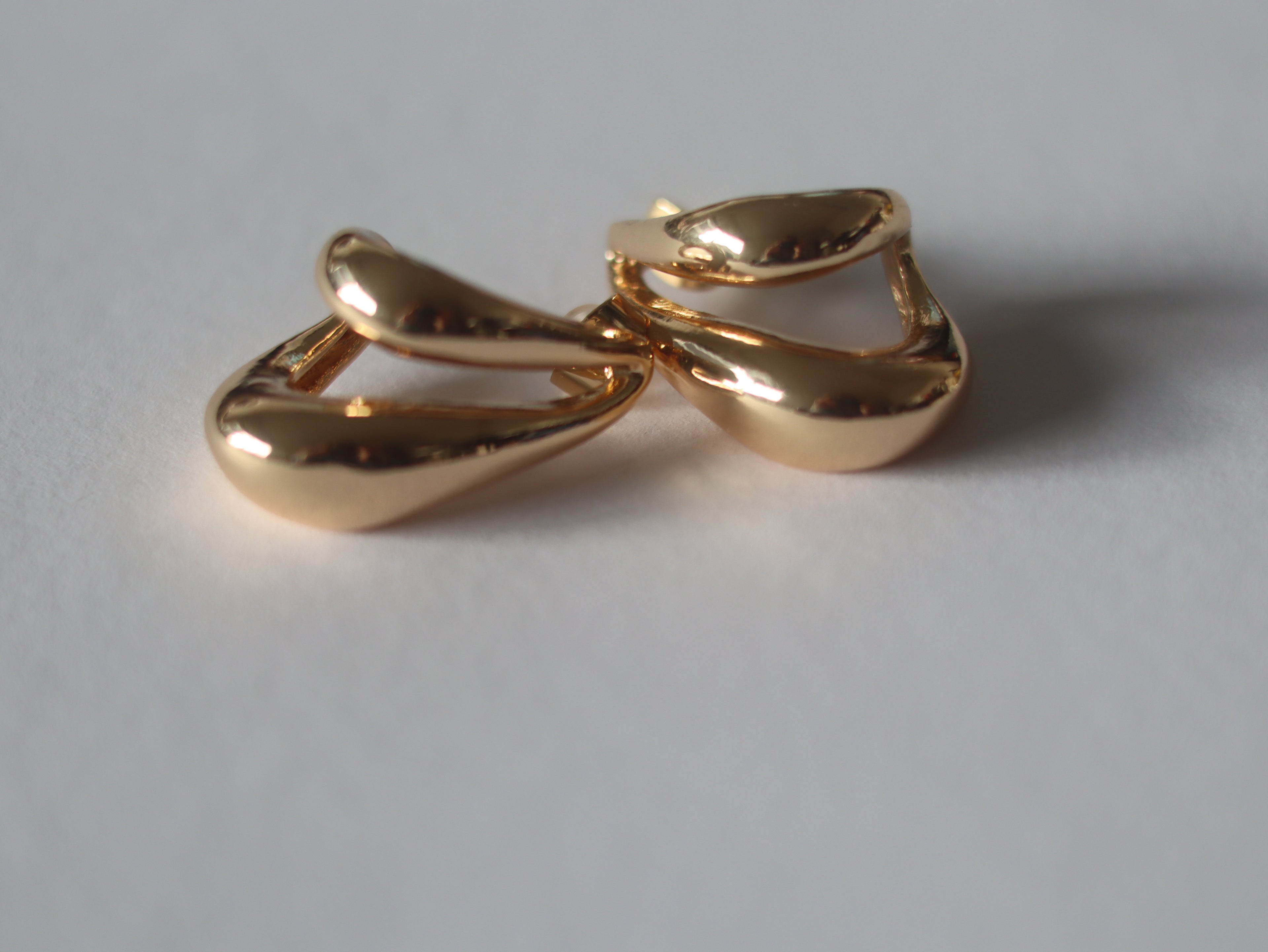 Brincos Dourado Esculpido