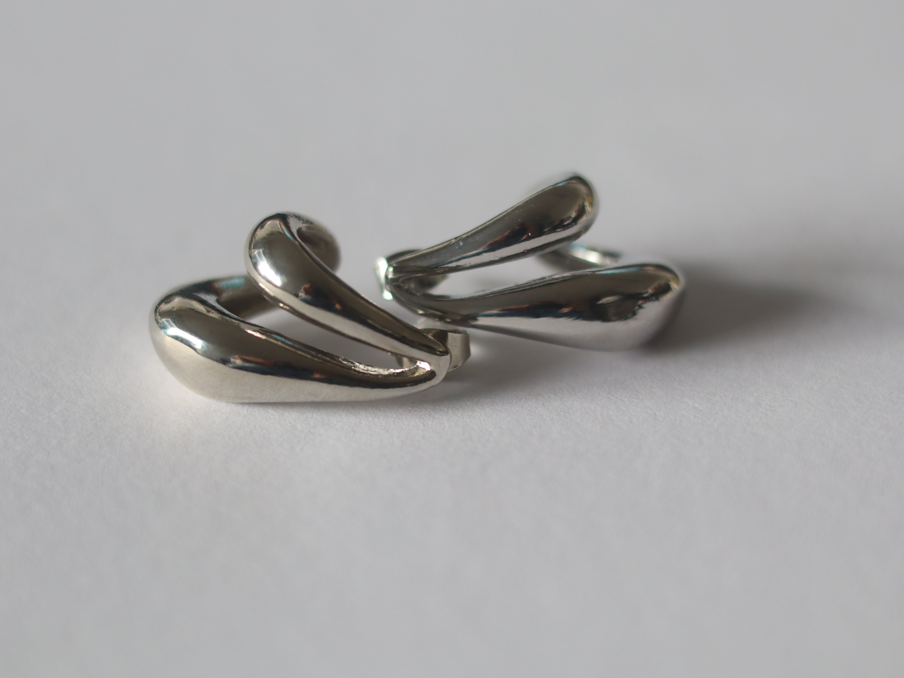 Brincos Prateado Esculpido