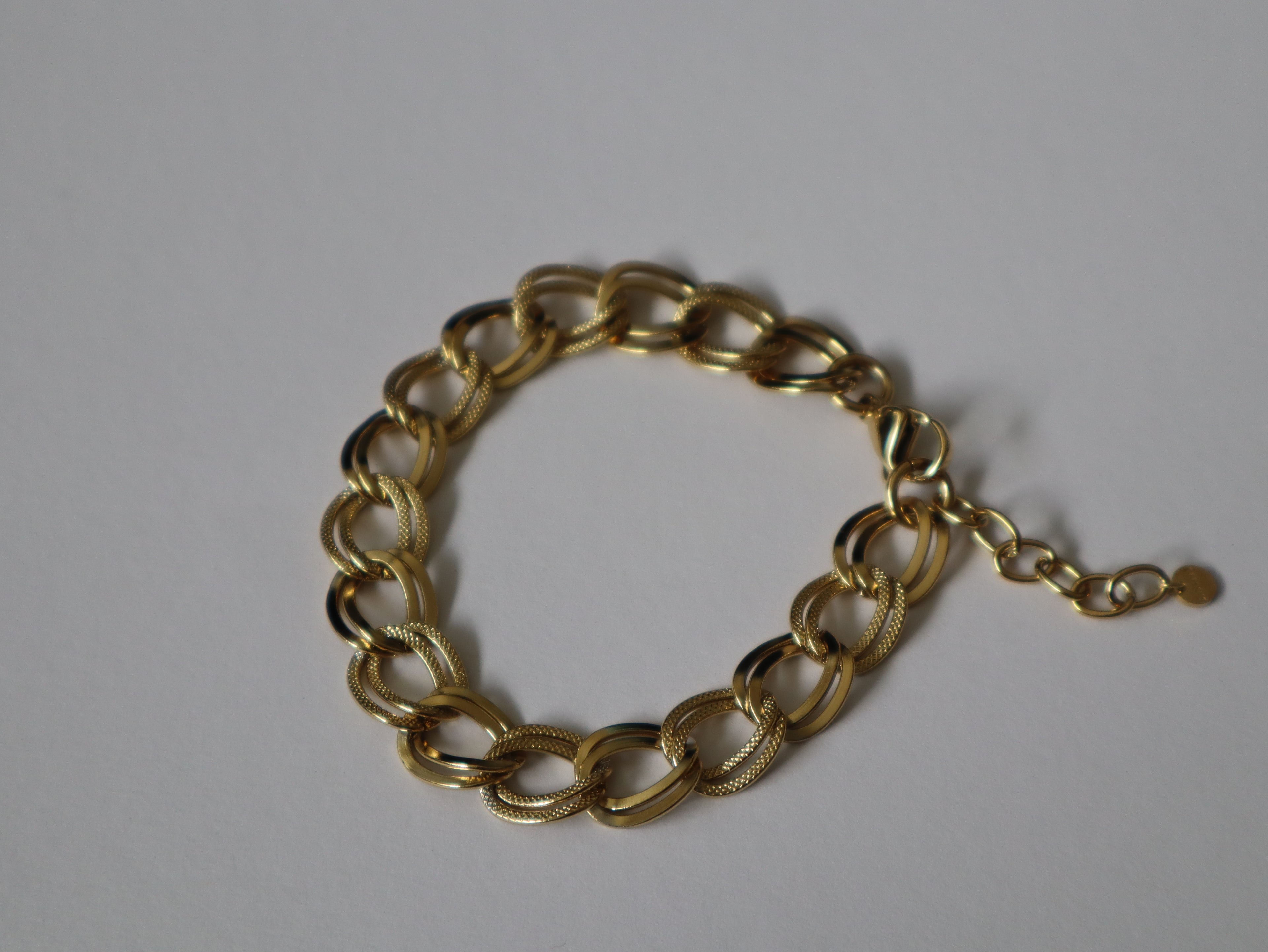 Pulseira Elos Entrelaçados Dourados