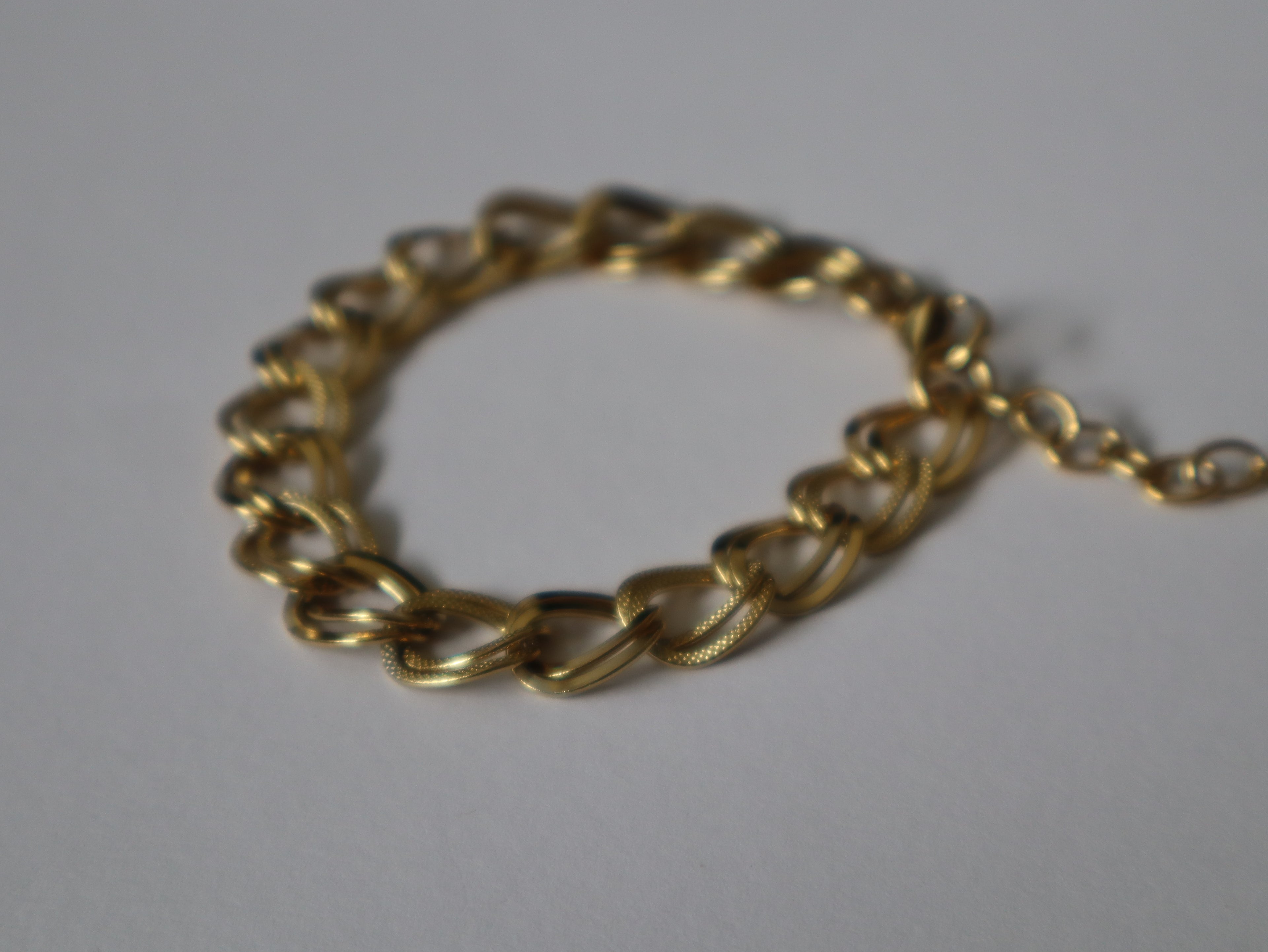 Pulseira Elos Entrelaçados Dourados