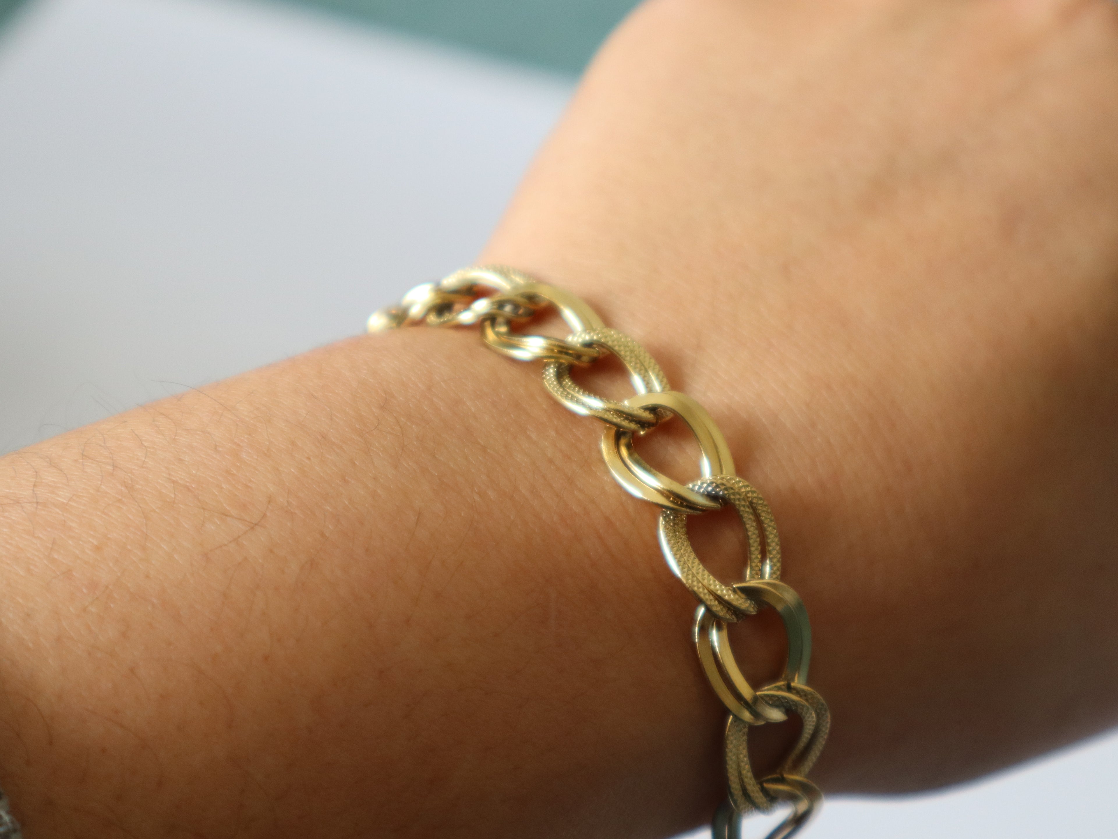 Pulseira Elos Entrelaçados Dourados