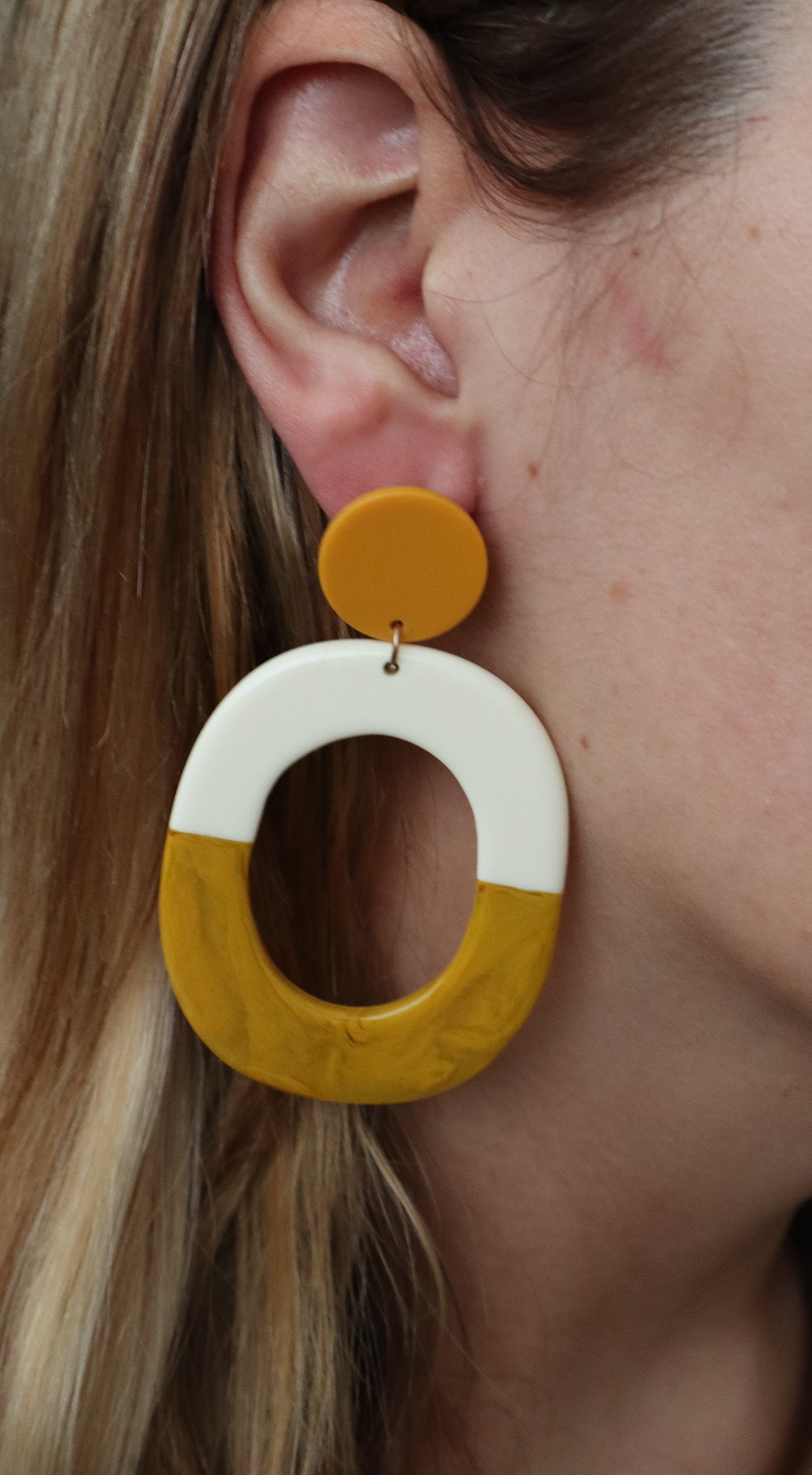 Brincos Geométricos Mostarda